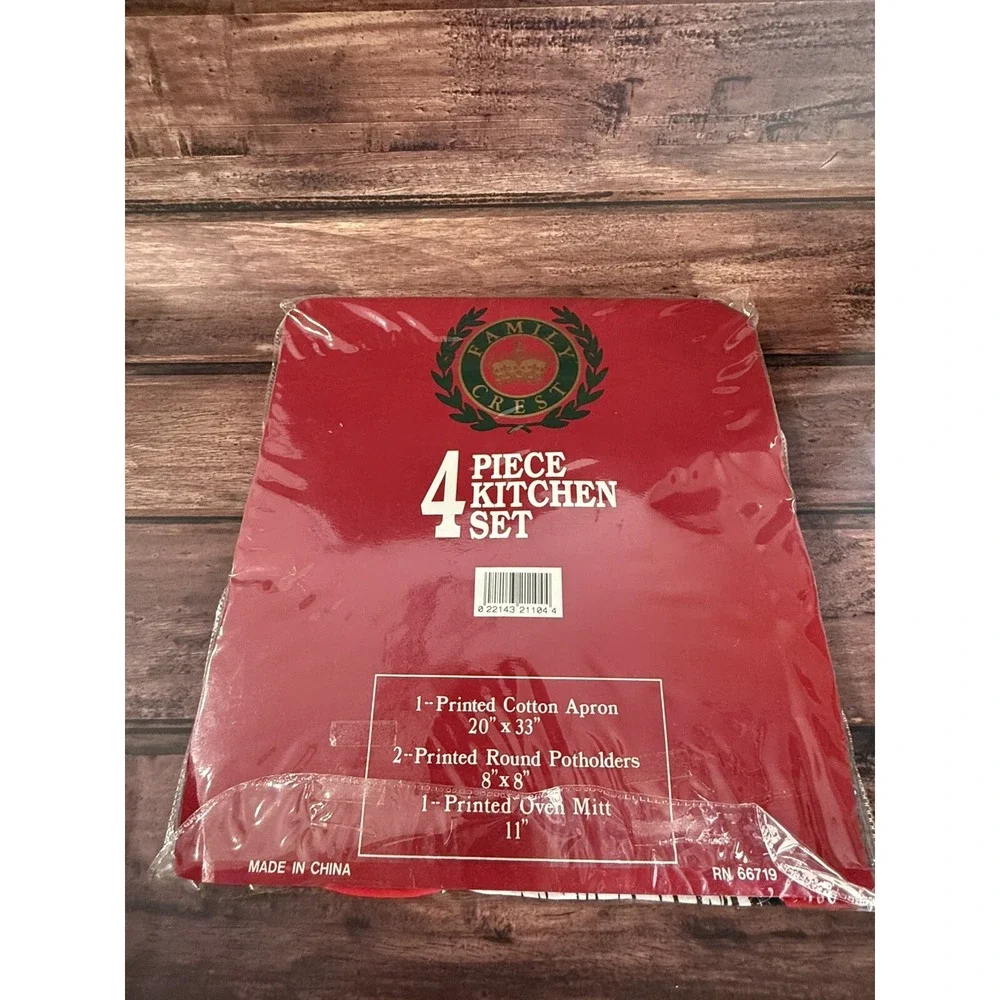4 pc KITCHEN SET: 2 POT HOLDERS, 1 OVEN MITT, & 1 APRON —CHRISTMAS SANTA